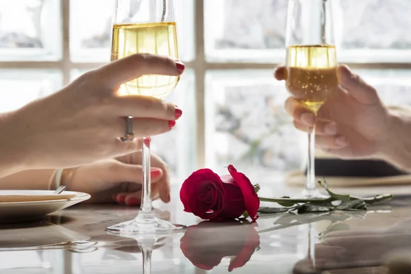 Couple Celebrating Anniversary — Stock Photo, Image