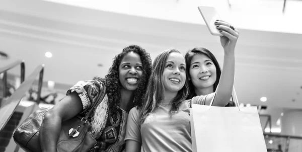 Mujer Taking selfie Imagen —  Fotos de Stock