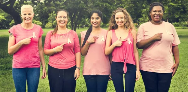 Las mujeres se apoyan mutuamente — Foto de Stock