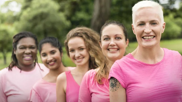 Le donne si sostengono a vicenda — Foto Stock