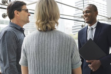 İşadamları toplantısında tartışma