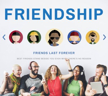 insanlar oturur koltukta cihazlar ile 