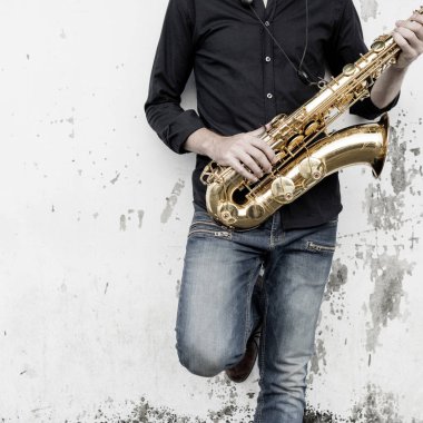 Saksafon tutan jazzman