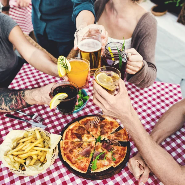 Gruppe von Leuten auf Party — Stockfoto