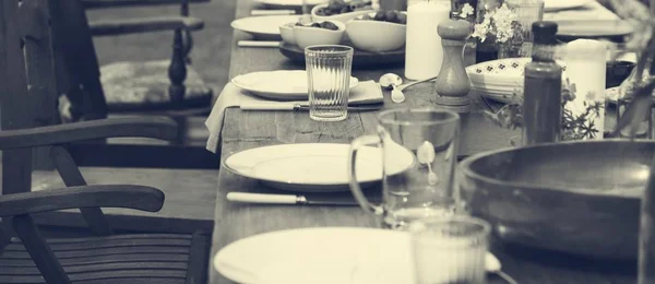 점심을 위한 음식 테이블 제공 — 스톡 사진