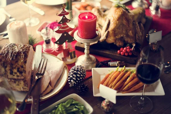 Feestelijke tabel voor Kerstmis — Stockfoto