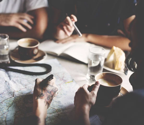 Pessoas bebendo café — Fotografia de Stock