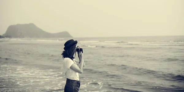 Fotógrafo menina ao ar livre — Fotografia de Stock