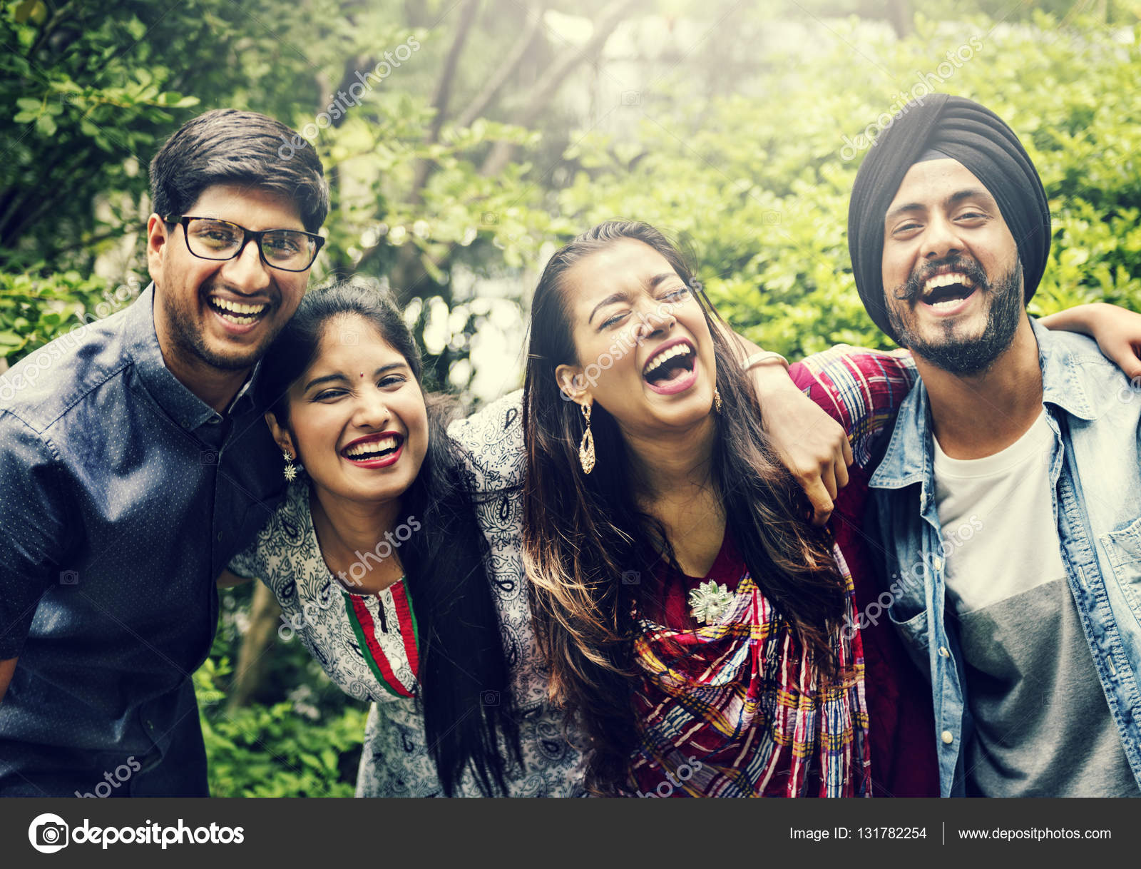 Krásné indické přátelé — Stock Fotografie © Rawpixel #131782254