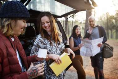 genç arkadaş seyahat