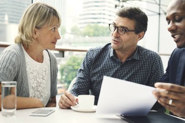 İşadamları toplantısında tartışma