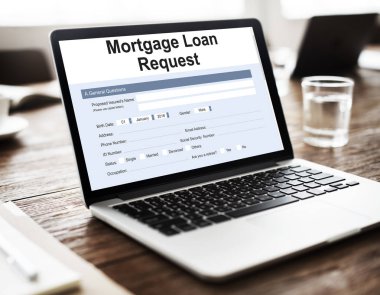 çalışma alanı tablo üstünde laptop