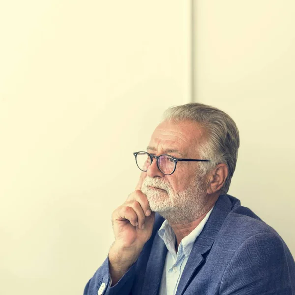 Uomo anziano che parla al cellulare — Foto Stock