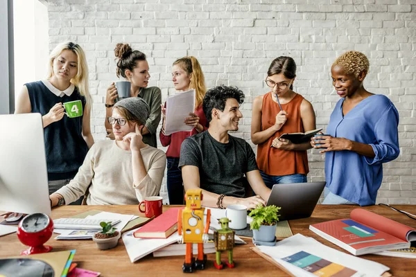 Çalışma çağdaş office hipsters — Stok fotoğraf