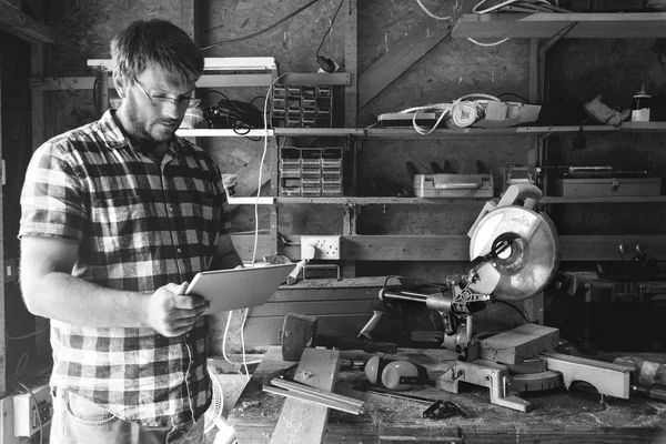 Craftman using digital tablet in woodshop — Stock Photo, Image