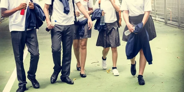 Studenten in Uniform — Stockfoto