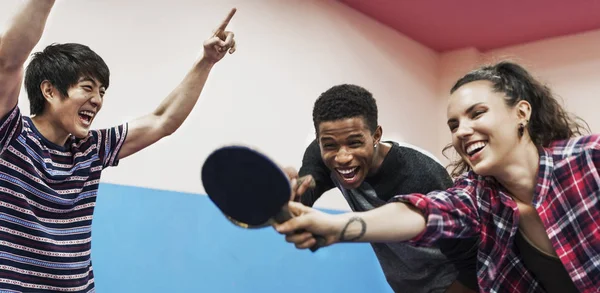 Amigos jugando Ping-Pong Sport —  Fotos de Stock
