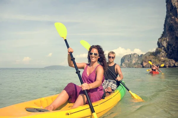 Cople Kayak en el mar —  Fotos de Stock