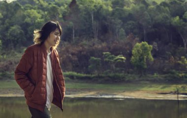 Genç etkin adam traveler