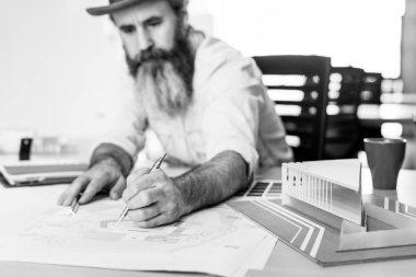 Adam mimar planı ile çalışma