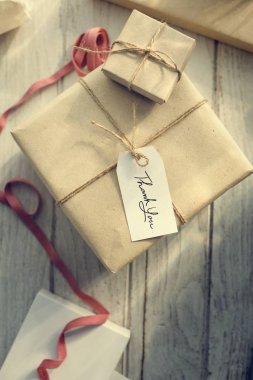Kraft kağıt etiket ile hediye