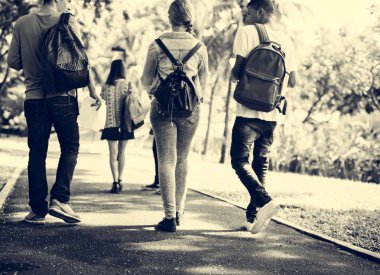 Öğrenciler arasında park Üniversitesi'ne gitmek