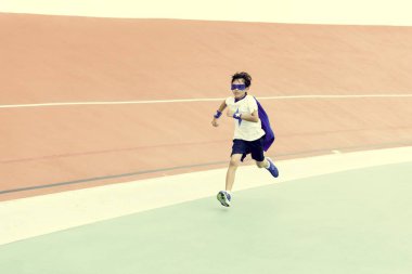 Süper kahraman çocuk çalışan 