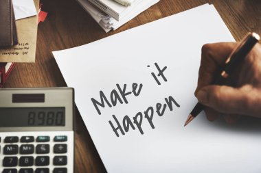 kağıda yazı kişi