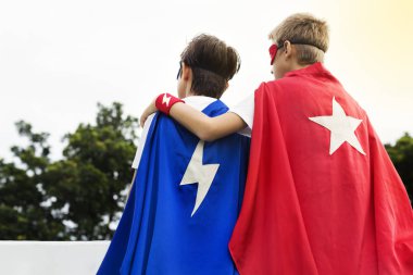küçük çocuklar kostümleri süper kahramanlar