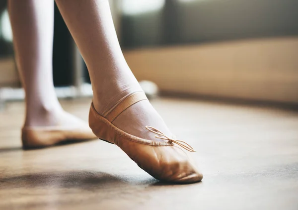 Ballerina legs in pointe shoes — Stock Photo, Image