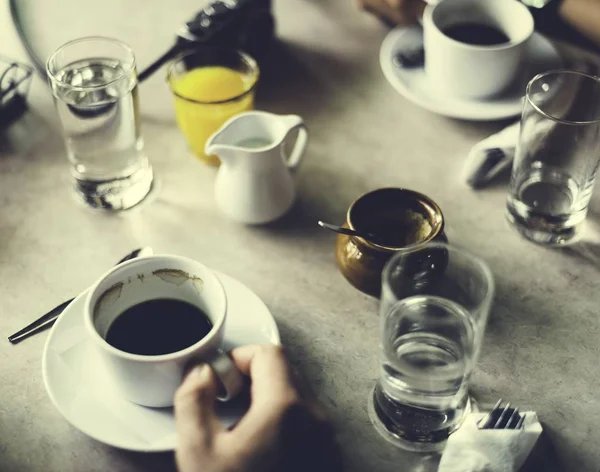Pessoa bebendo café — Fotografia de Stock