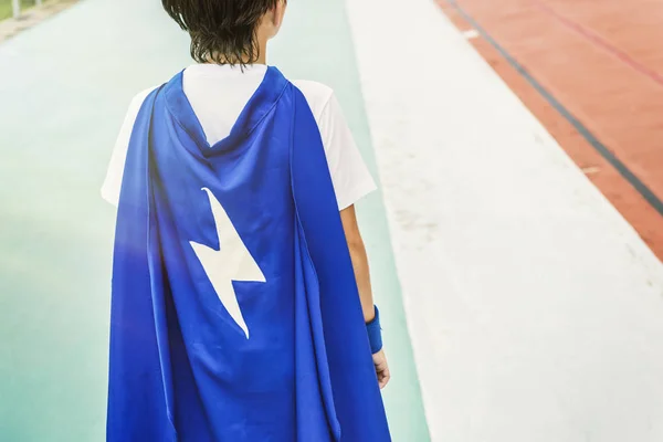 Superhrdina Boy v vlastní energii — Stock fotografie