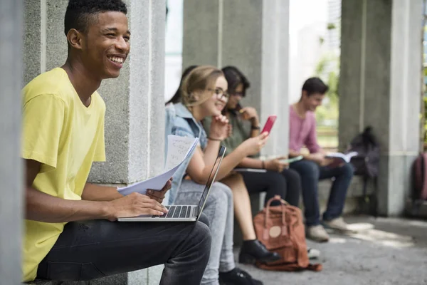 Young Diverse friends Studying Outdoors — Stock Photo, Image