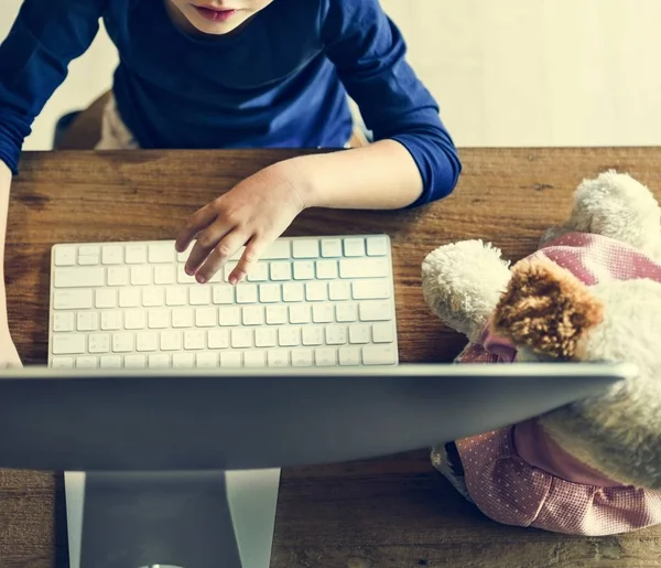 Little girl using computer — Stock Photo, Image