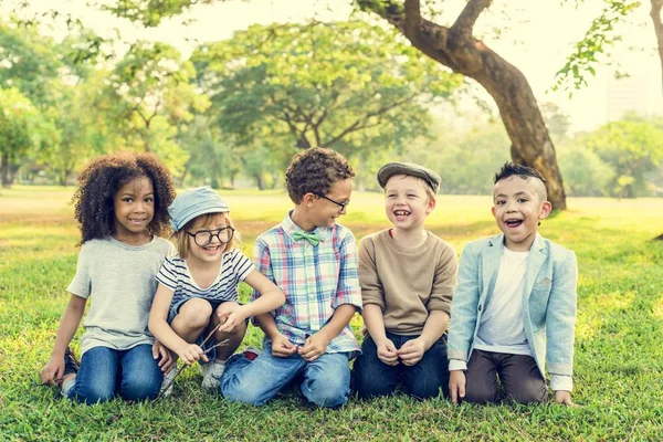 Children have fun at park — Stock Photo, Image