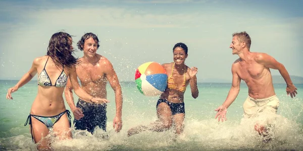 People playing with ball on beach — Stock Photo, Image