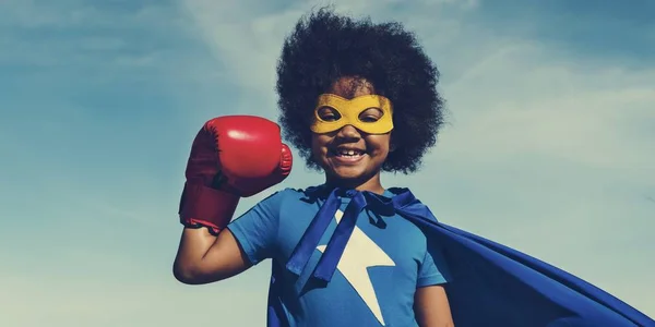 Маленькая супергероиня — стоковое фото