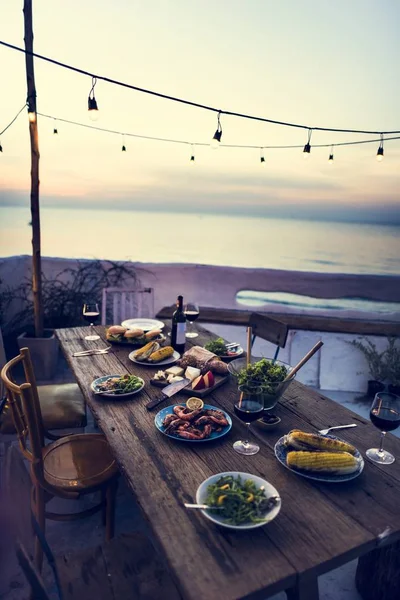 Jídelní stůl jídlo venku koncept — Stock fotografie