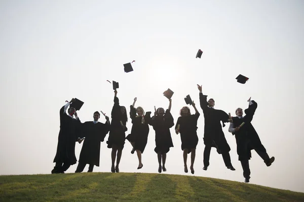 Grupo de estudantes de graduados — Fotografia de Stock