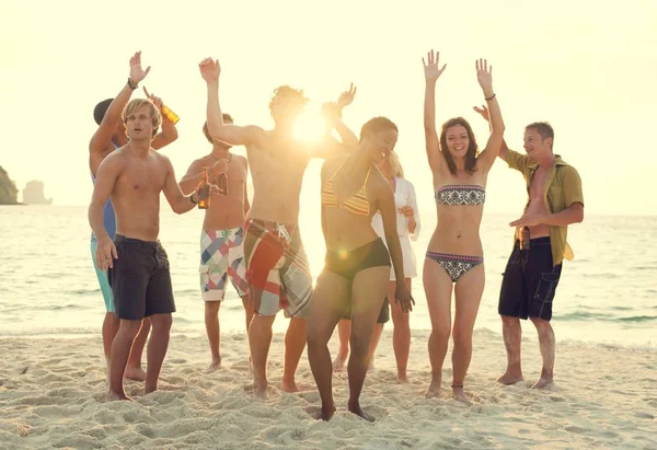 People enjoying beach party — Stock Photo, Image