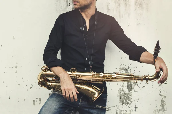 Saksafon tutan jazzman