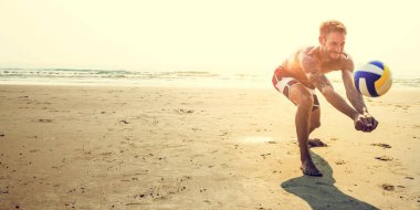 Voleybol oynayan adam 