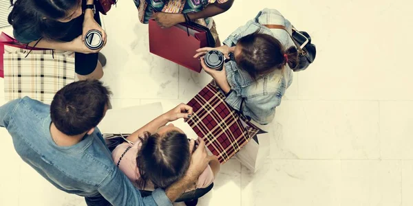 Personas con bolsas de compras —  Fotos de Stock