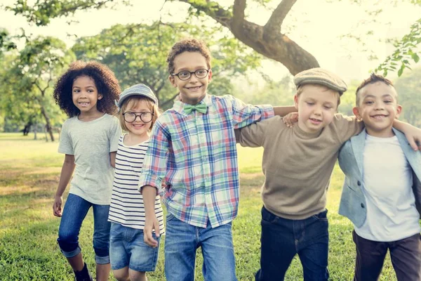 Kids play at park — Stock Photo, Image