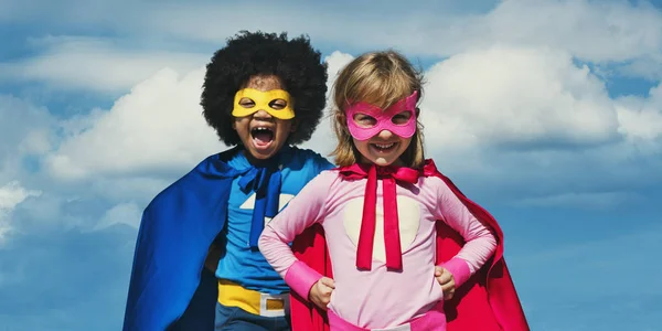Superheld fröhliche Kinder — Stockfoto