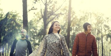 Orman üzerinde yürüme arkadaşları