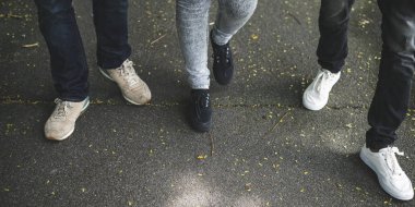 Öğrenciler bacaklar ve bilgi kavramı