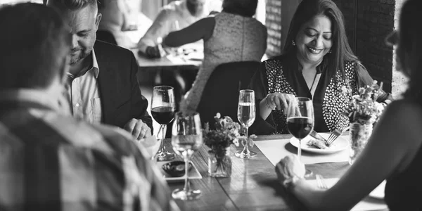 Pessoas em Restaurante Conceito — Fotografia de Stock