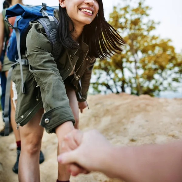 Aantal reizigers hand in hand — Stockfoto