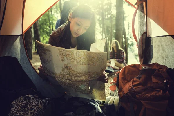 Girl holding Map — Stock Photo, Image